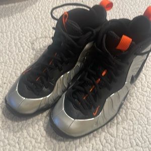 Nike silver foamposits